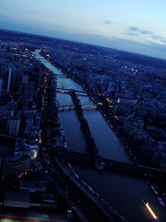 舍不得迷幻夜色中的巴黎城