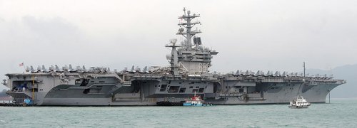 美国航空母舰“尼米兹号”17日抵港。2.jpg