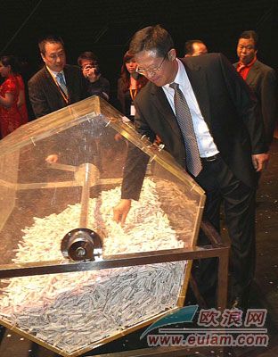 演出团领导抽出三等奖.jpg