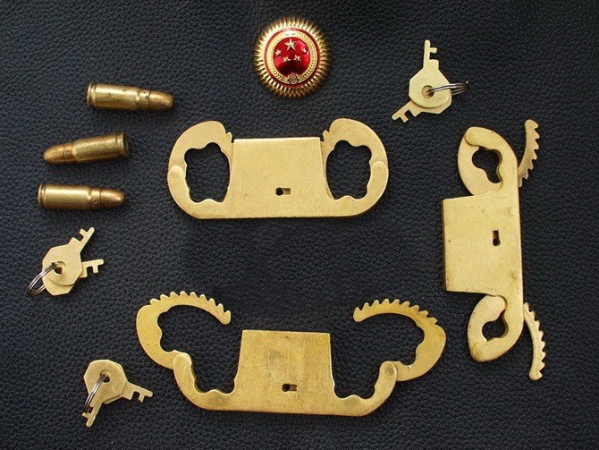 老式黄铜拇指拷,怀旧正品玩物 240RMB.jpg