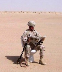 109伊拉克战争中的淡定哥.jpg