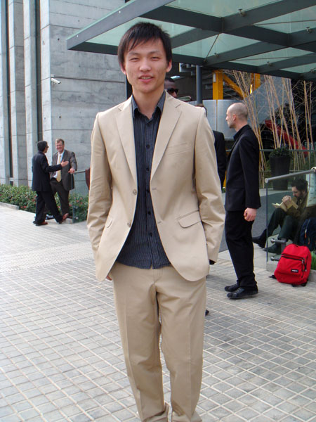 一个帅G,也是混西华的,(大家自己猜吧)