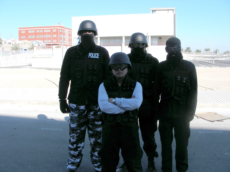 这张朴素一点,就一个POSE