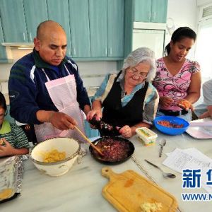 西班牙社会食堂：穷人的免费午餐(组图)