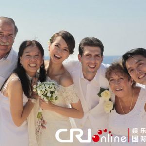 梁咏琪与西班牙男友婚礼现场曝光 新娘幸福流泪(图)